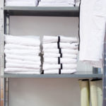 Speziell gereinigte Kleidung für alle Mitarbeiter